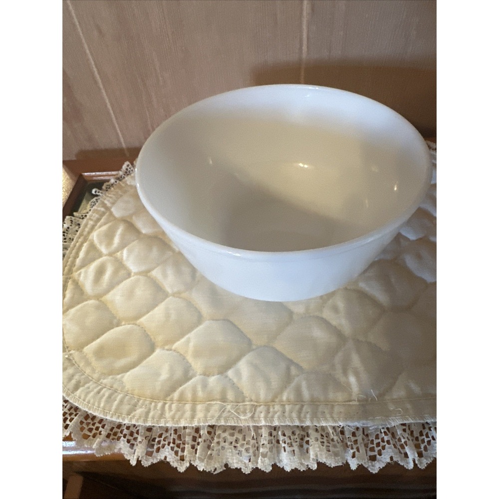 Vintage‎ Anchor Hocking Fire King Large milk glass bowl Oven Safe.